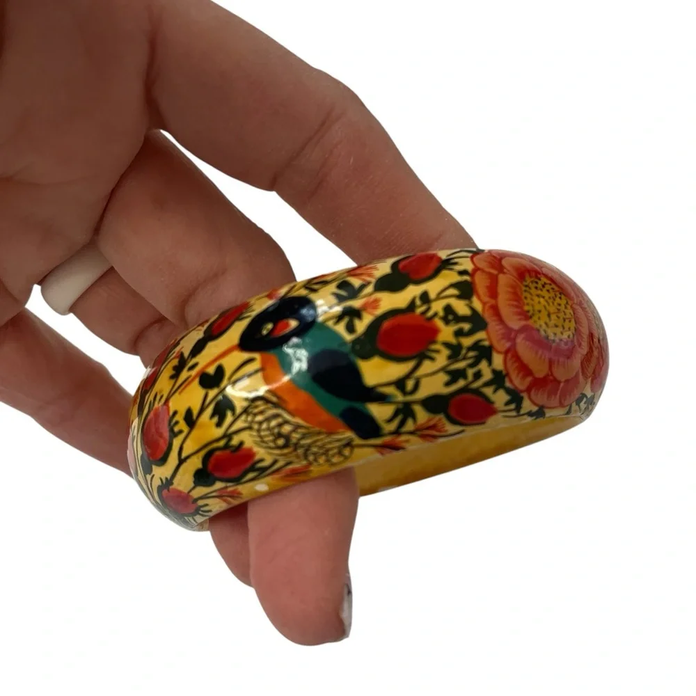 Vintage hand painted wooden floral hummingbird bangle bracelet - Picture 5 of 8